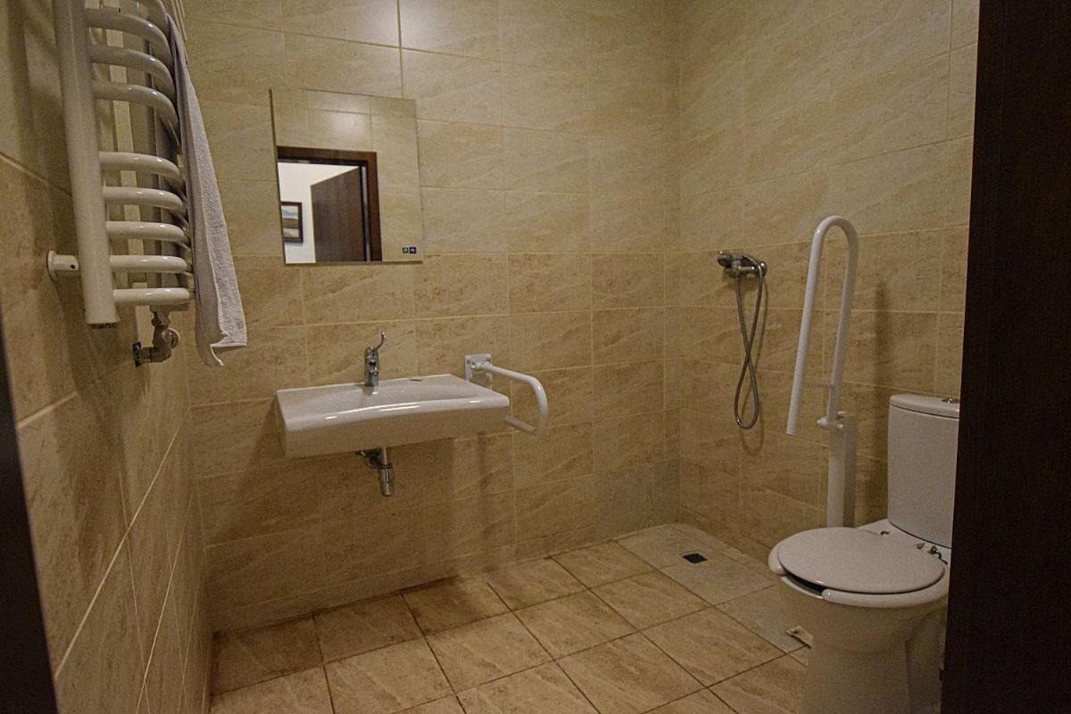 Osrodek Bialy Lew Bed and Breakfast Wojciechow  Buitenkant foto