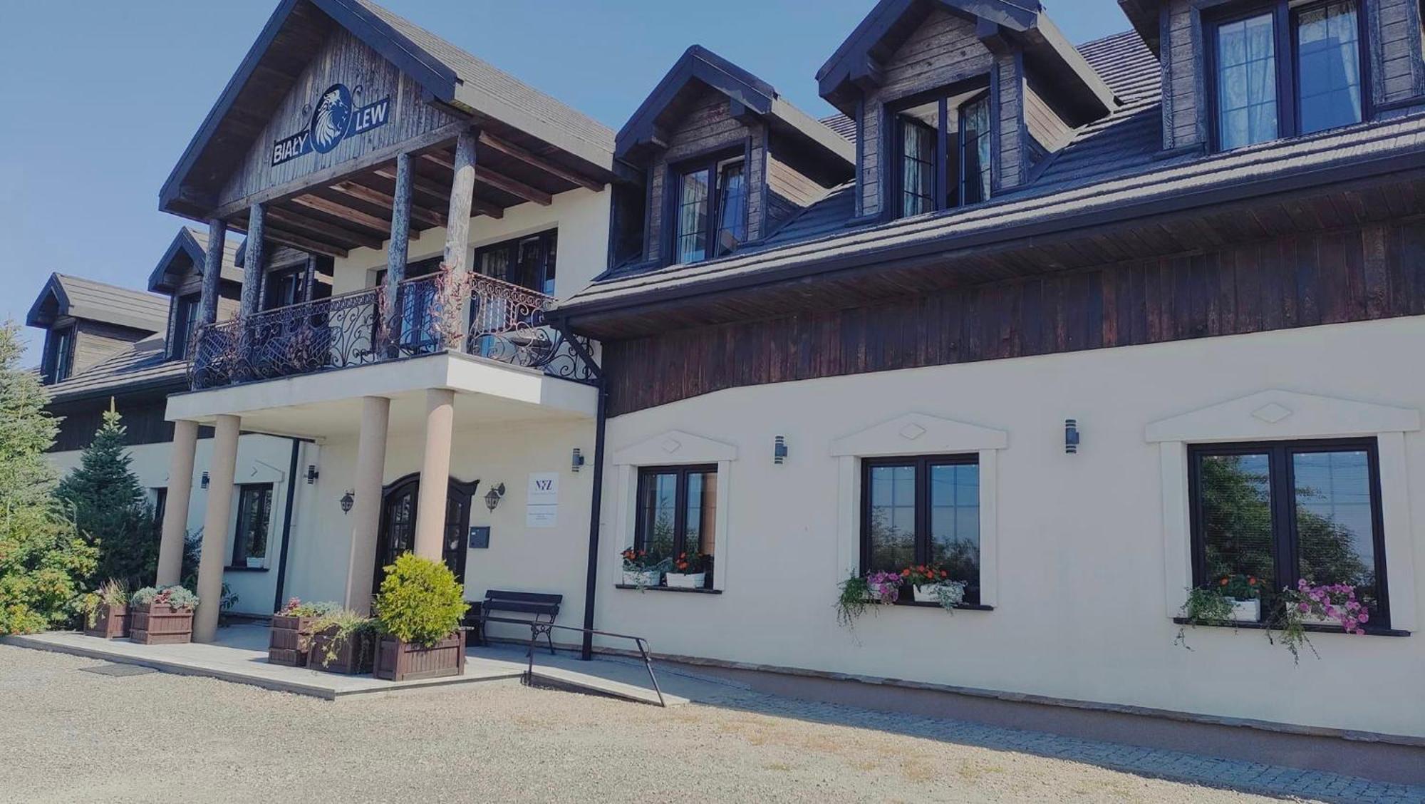 Osrodek Bialy Lew Bed and Breakfast Wojciechow  Buitenkant foto